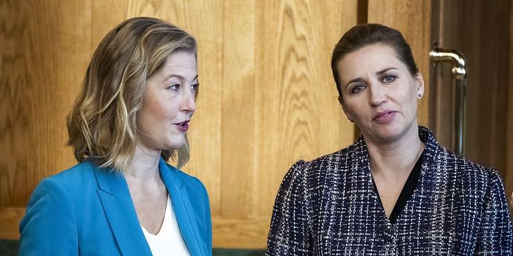 Sofie Carsten Nielsen (t.v.), partileder for Radikale Venstre, står med de afgørende mandater, når det kommer til at presse regeringen til at få en sundhedsreform igangsat nu. Regeringen ønsker på nuværende tidspunkt at udsætte den.