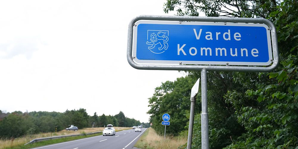 Varde Kommune har lagt sig i selen for at få flere sosu-ansatte. Det giver nu gevinst i form af, at kommunen har stor succes med at hjælpe østeuropæere ind på sosu-uddannelsen. Nu er flere andre kommuner fulgt i Vardes fodspor.