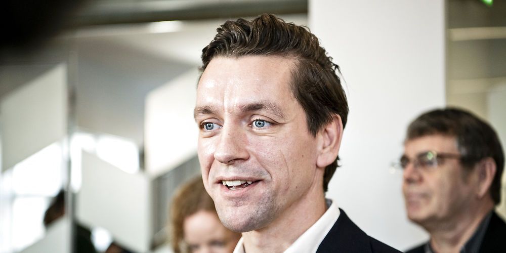 Indenrigs- og boligminister Kaare Dybvad (S) er meget opmærksom på ikke at gøre sig selv inhabil i sag om ulovlige krav til entreprenører om medfinansiering af infrastruktur i Aalborg.
