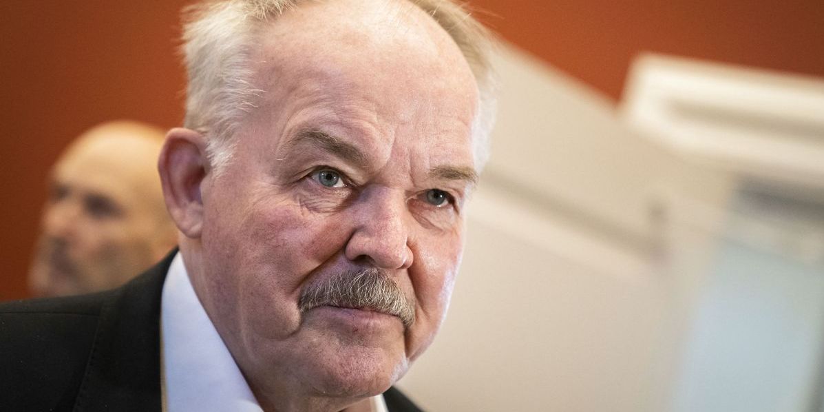 DF's beskæftigelsesordfører Bent Bøgsted stemmer på Martin Henriksen til formandsvalg i partiet søndag. Han frygter, at favoritten Morten Messerschmidt vil flytte partiet til højre og dermed væk fra partiets traditionelle arbejdsmarkedspolitik.