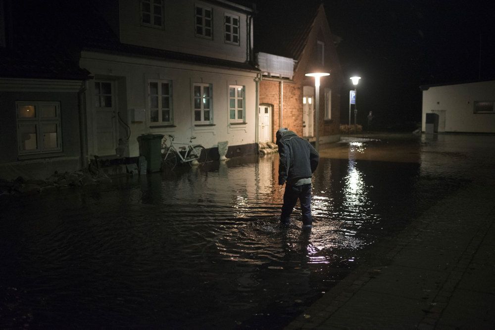 Stormflod i Faaborg i 2017. Når der er forhøjet vandstand, er der risiko for stormflod og skader, hvor vand kan ødelægge for eksempel huse. (Arkiv).