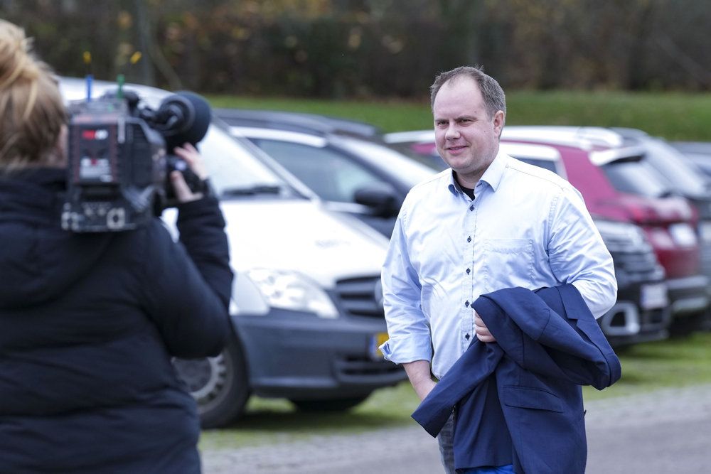 Martin Henriksen (DF) vil ikke sige, hvem han ser i DF's ledelse, skulle han blive formand, men det bliver i hvert fald ikke Morten Messerschmidt eller Pia Kjærsgaard. (Arkivfoto)