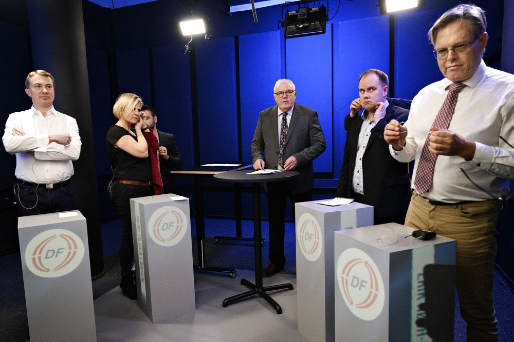 Under søndagens debat mellem formandskandidaterne i Dansk Folkeparti gik bølgerne højt mellem især Morten Messerschmidt og Martin Henriksen. Erik Høgh-Sørensen (th.) har siden trukket sig som formandskandidat.
