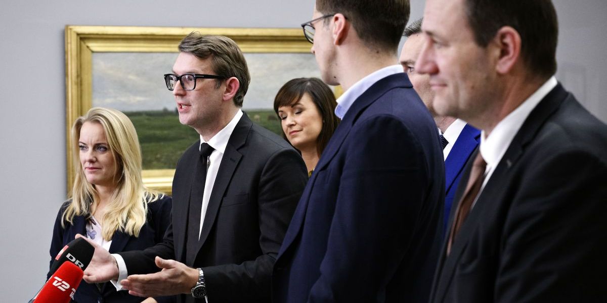 Fredag forklarede Venstres finansordfører Troels Lund Poulsen, hvorfor blå blok vil blokere for aftalen om udbud af arbejdskraft. Med var også Pernille Vermund (NB), Sophie Løhde (V), Rasmus Jarlov (KF), Alex Vanopslagh (LA) og Niels Flemming Hansen (KF).