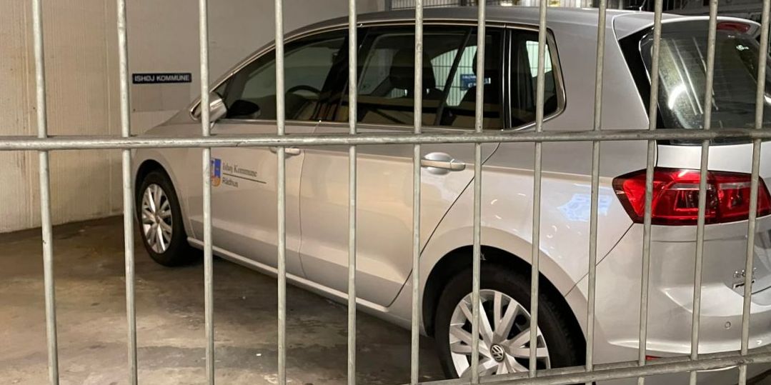 Borgmesterbilen i Ishøj bliver nu solgt. Og på den faste p-plads i parkeringskælderen bliver buret fjernet og måske erstattet af en p-plads forbeholdt handicappede.