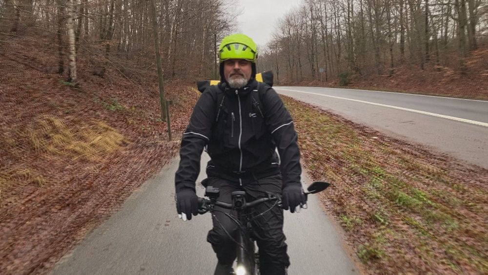 Henrik Christensen har solgt sin bil og cykler nu til og fra arbejde hver dag.