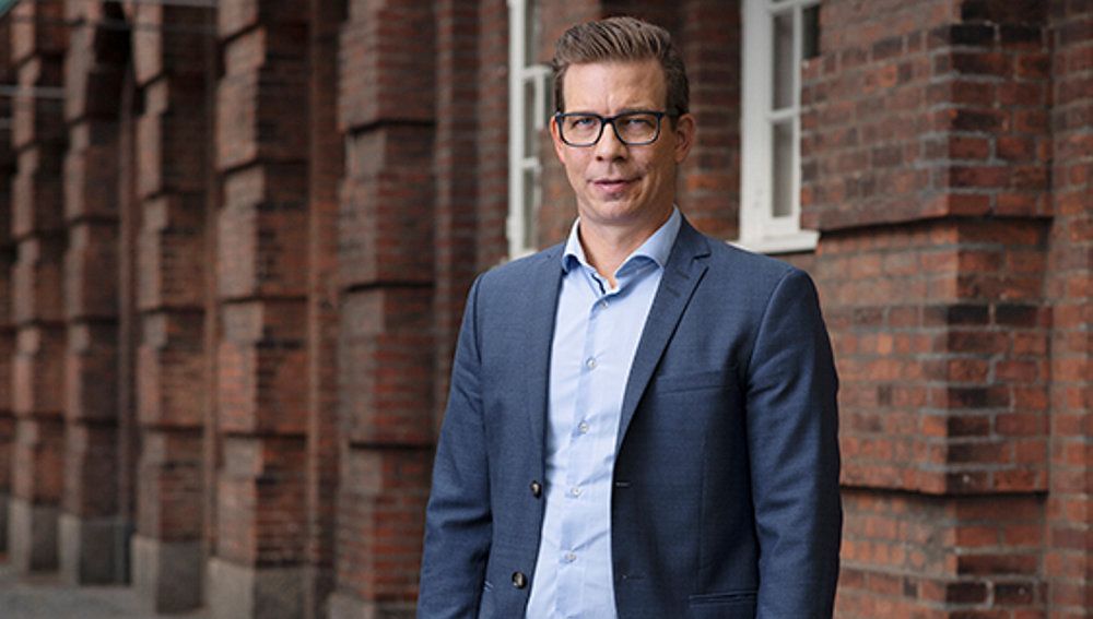 ”Vi har brug for, at der bliver handlet på tværs af regioner og kommuner, så mennesker med psykiske lidelser kan få et bedre tilbud," siger FOAs sektorformand Torben Hollmann.