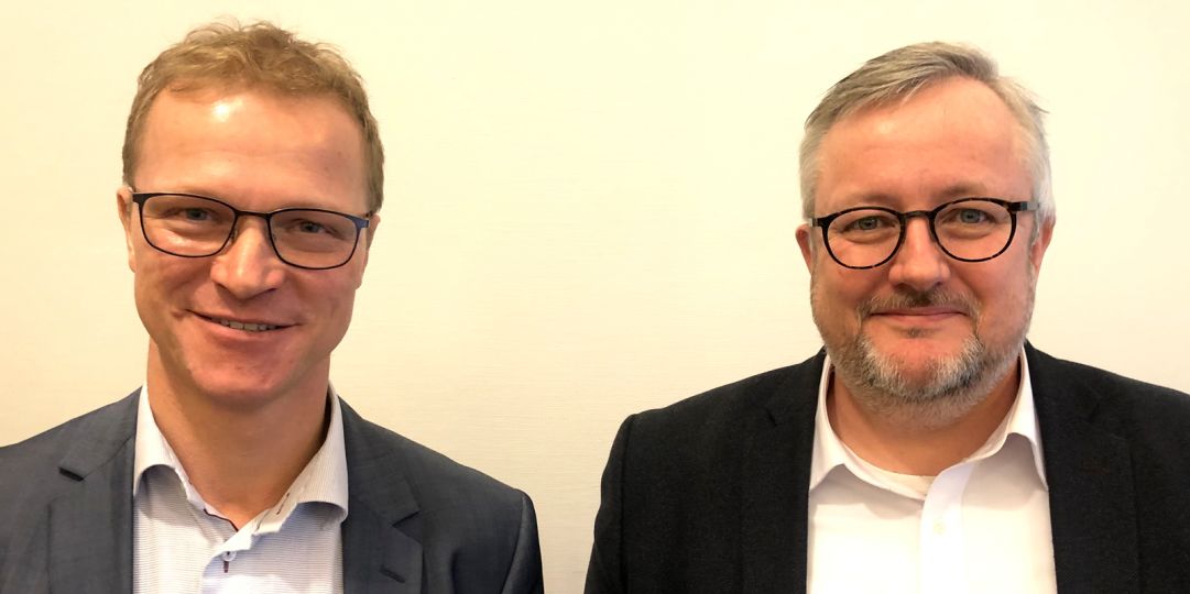 Ny formand i KKR Syddanmark er borgmester i Middelfart, Johannes Lundsfryd Jensen (S) (t.v.), og næstformand er borgmester i Assens, Søren Steen Andersen (V).