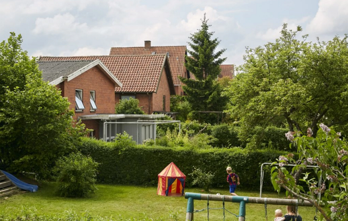Boligsalget er steget mest i Aabenraa, Brønderslev og Assens kommuner, mens der er solgt færre boliger i København og Aarhus.