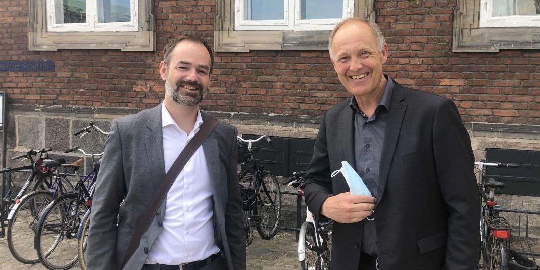 KL-formand og -næstformand Jacob Bundsgaard og Martin Damm var glade, da de gik ind til forhandlinger med finansministeren om budgetterne for kommunerne i 2022. Nu, hvor vi har det samlede resultat, er KL-formændene også godt glade.
