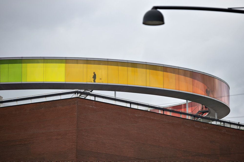 Blandt andet Aros i Aarhus genåbnede søndag efter nedlukningen. Det gik godt, men med færre besøgende end på en søndag i januar inden corona.
