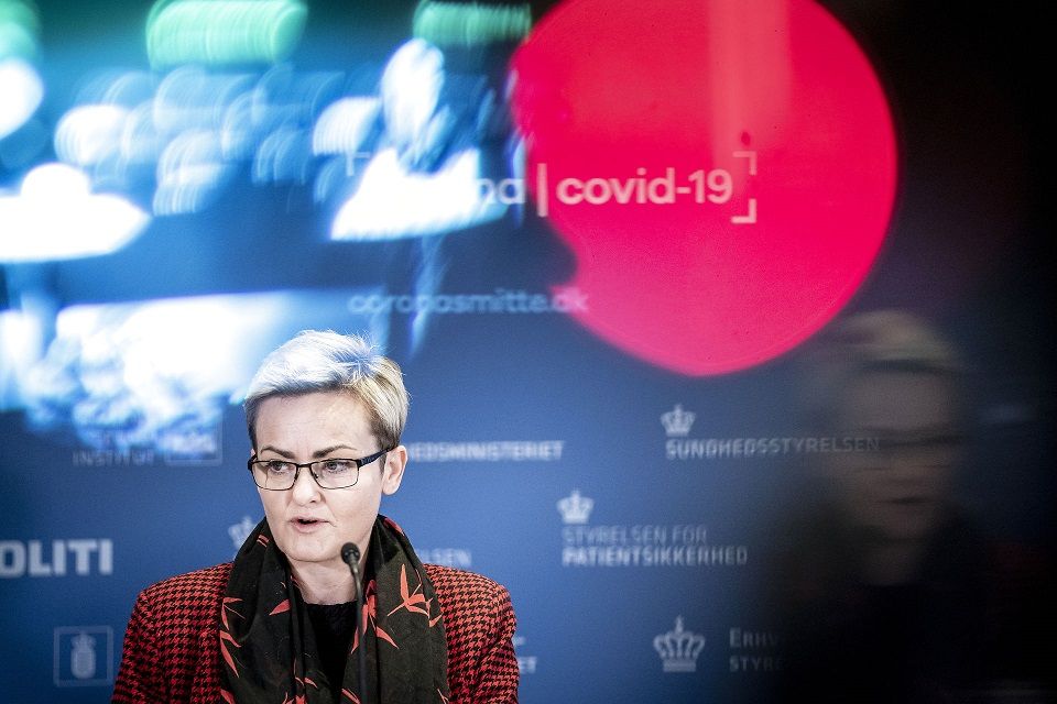 Børne- og undervisningsminister Pernille Rosenkrantz-Theil siger fredag, at det er i orden at lukke en børnehave eller vuggestue midlertidigt ved større sygefravær blandt de ansatte.