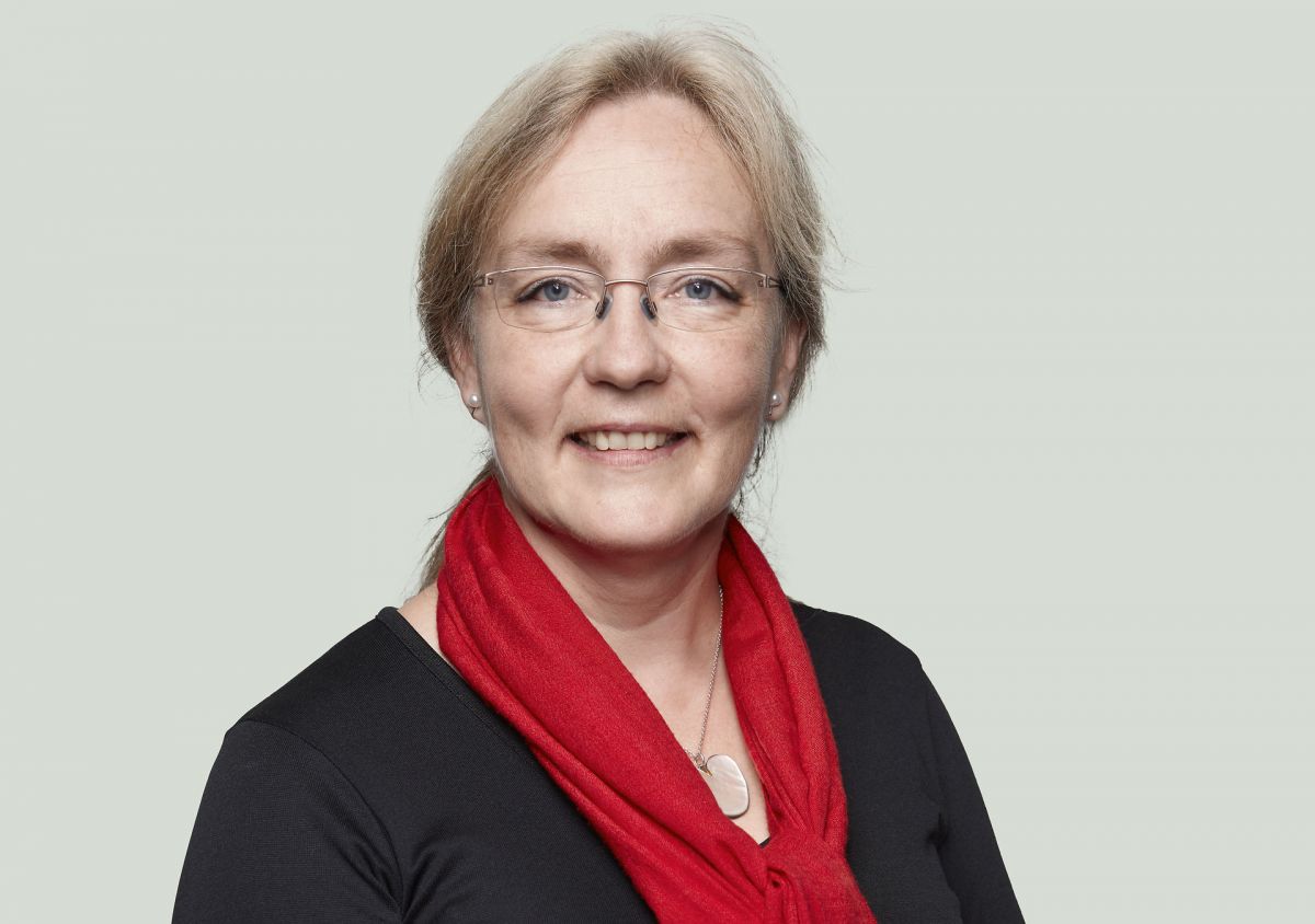 Borgmester Tina Tving Stauning opfordrer borgere til at sende en sms, hvis de gerne vil have et job i Frederikssund Kommune.