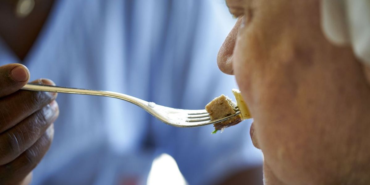 Alt for mange ældre demente får antipsykotisk medicin, vurderer overlæge.