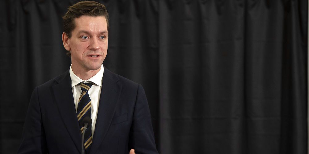 Indenrigs- og boligminister Kaare Dybvad (S) vil ikke se på udligningen - som ifølge flere eksperter påvirker det specialiserede socialområde på en dysfunktionel måde - før der foreligger en evaluering på området. Det fremgår af nyt folketingssvar.