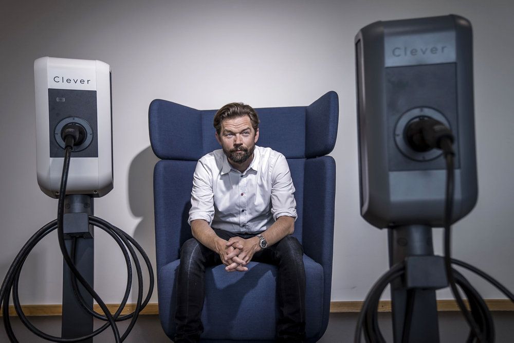 Casper Kirketerp-Møller er administrerende direktør i Clever og forventer at have 20.000 offentlige ladestandere i drift med udgangen af 2025.
