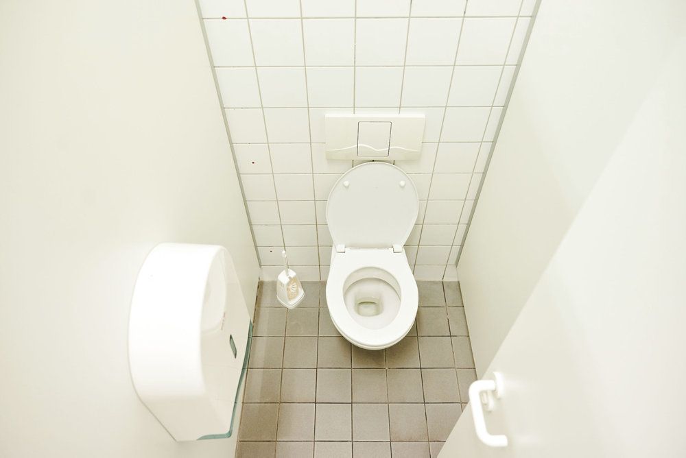 Vores afføring afslører, om vi har været inficeret med covid-19. Derfor er det et godt redskab i coronaovervågningen, mener seniorforsker fra Statens Serum Institut. (Genrefoto).