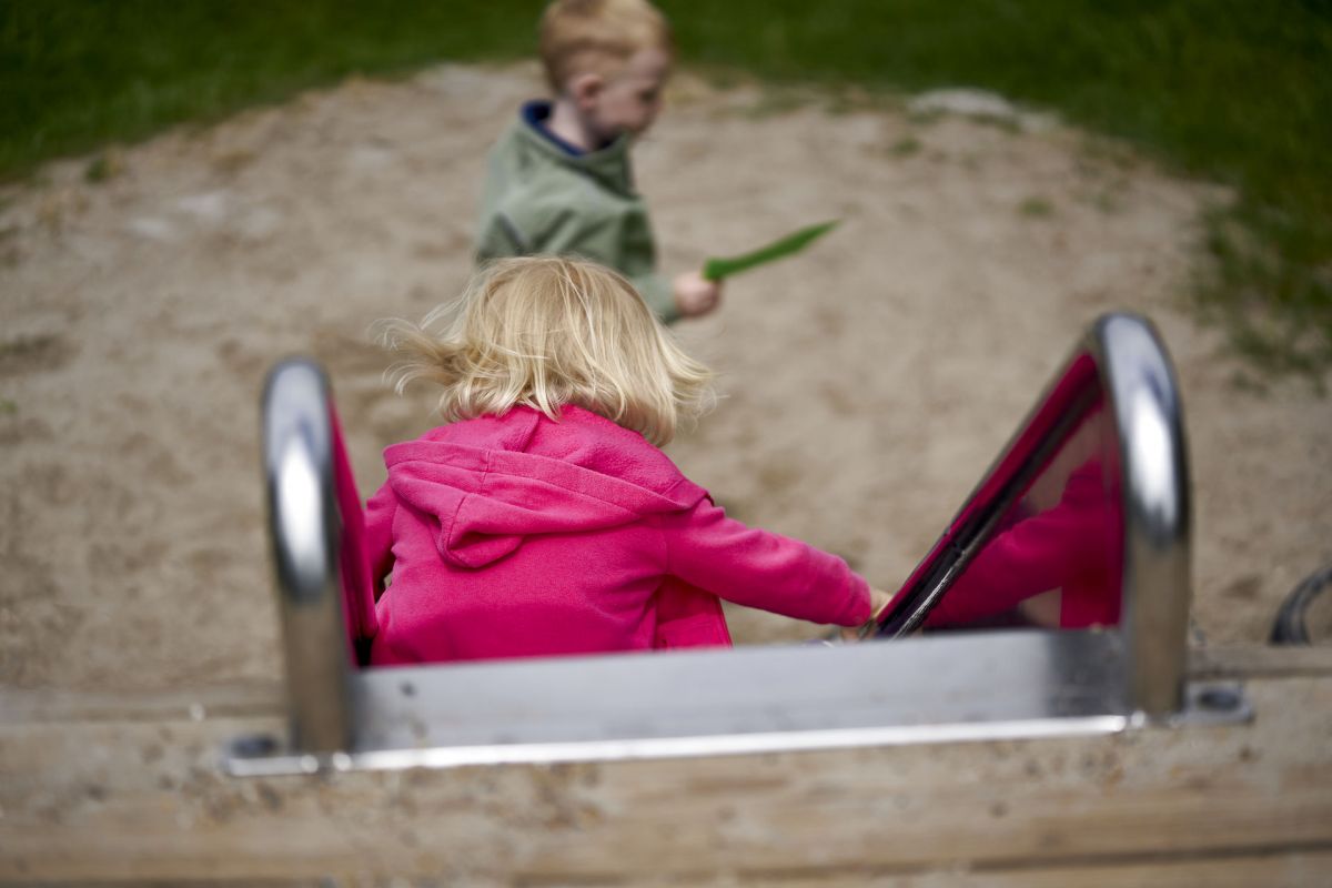 Syv ud af ti ledere af dagtilbud oplever, at børn bliver afleveret, selvom de er syge eller sløje. Det kalder på en politisk handling, mener BUPL.