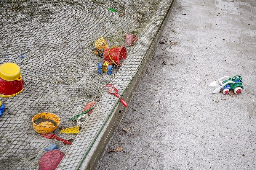 Forhandlinger skal finde en løsning for forældre, når daginstitutionerne lukker på grund af coronaudbrud, mener blandt andre de Radikale..