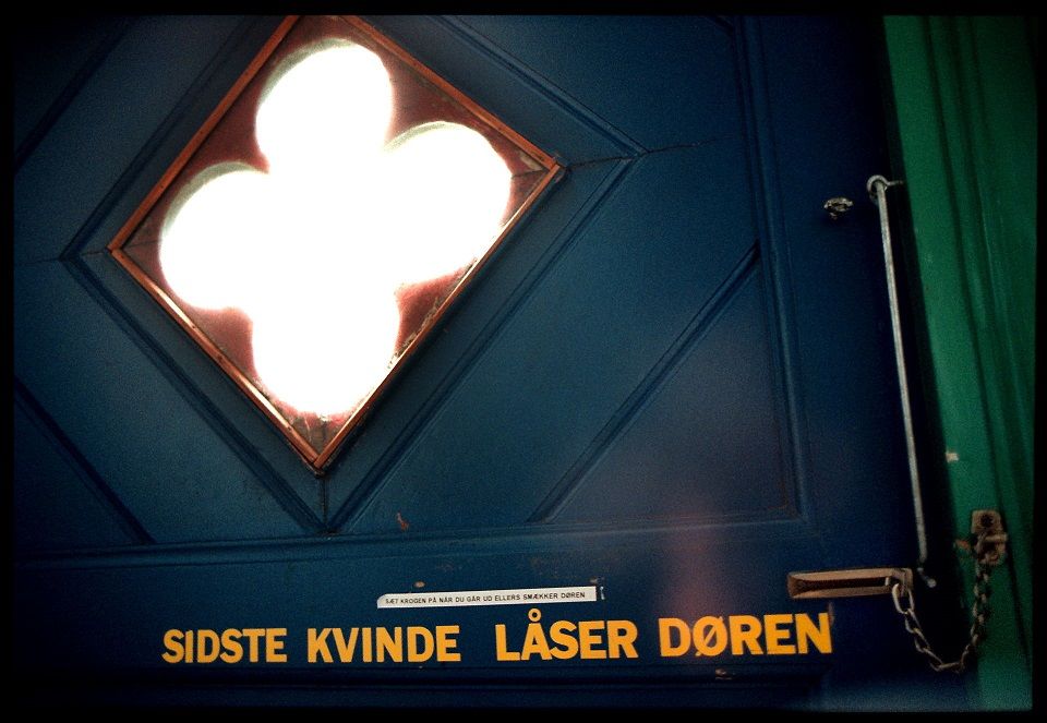 Ofre for partnervold skal have bedre hjælp, mener flere partier. Det kan bl.a. være hjælp til at finde en bolig i en nabokommune.