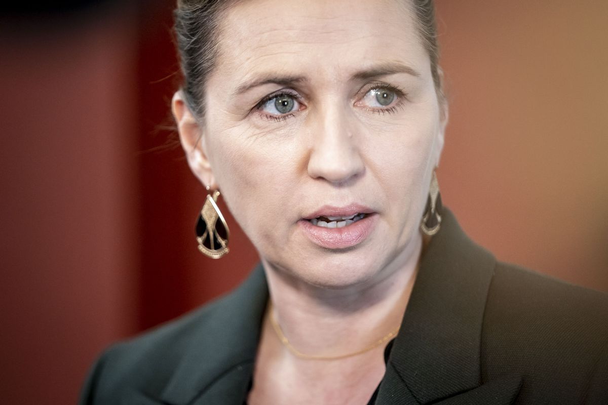 Statsminister Mette Frederiksen mødes torsdag med alle landets 98 borgmestre for at opfordre dem til at indgå såkaldte 'velfærdsaftaler' med regeringen, så kommunerne på velfærdsområder kan droppe statslige regler og lovgivning.