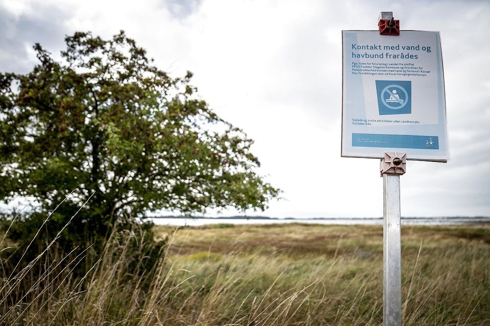 Ifølge nye beregninger fra Niras vil det koste op imod 430 millioner kroner for Region Sjællands at fjerne PFOS-forurenet jord og deponere det fra forureningen i Korsør.