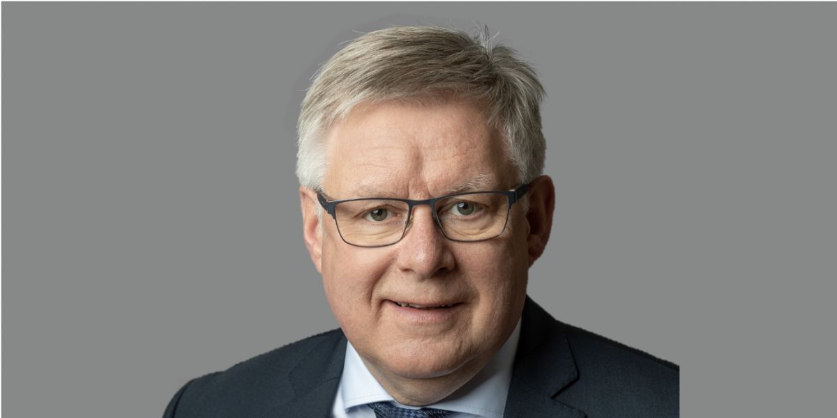 Nyvalgt borgmester Søren Smalbro (V) fra Hjørring Kommune opfordrer i nyt debatindlæg kommunerne til at holde fast i den faseopdelte budgetlægning. Han foreslår, at man kunne inddele budgetforhandlinger i mindre regioner.