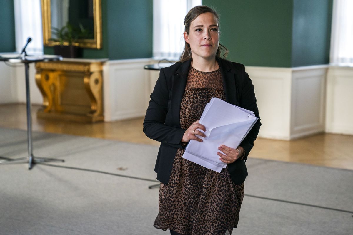 Social- og Ældreminister Astrid Krag kan blive presset til, at se efter en kontrolenhed af kommunerne, hvis KL ikke lykkedes med en ny vejledning.
