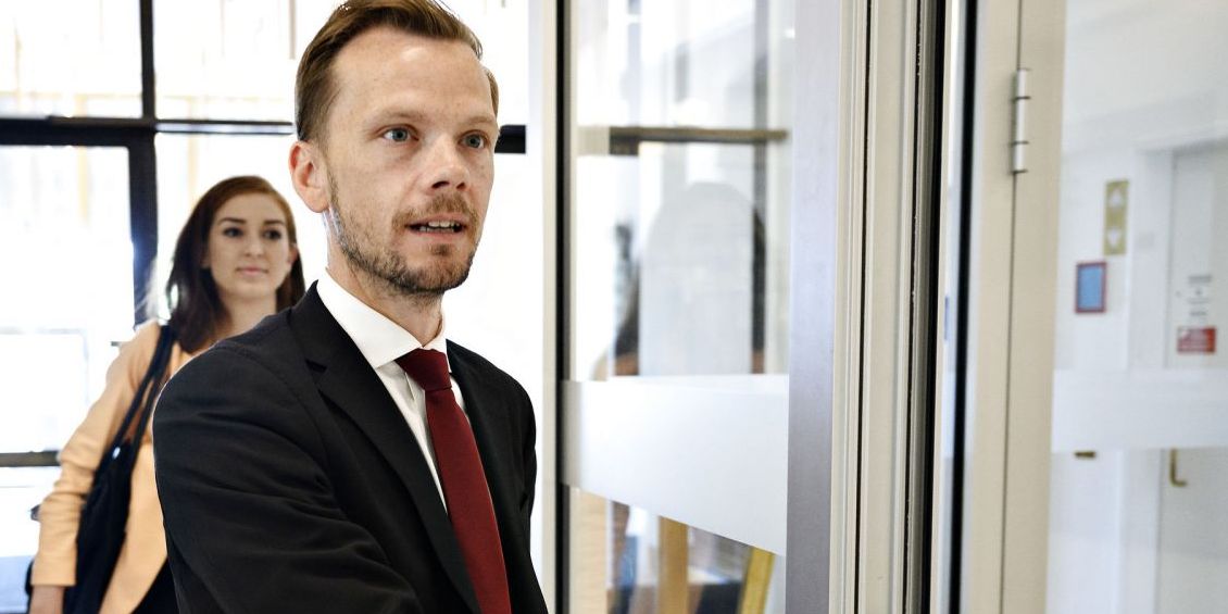 (Arkiv) Beskæftigelsesminister Peter Hummelgaard (S) holder separate møder med støttepartierne, men insisterer på, at han vil lave et bredt forlig om kontanthjælpsydelser. Det kan ikke gå hurtigt nok, siger Samira Nawa (RV).