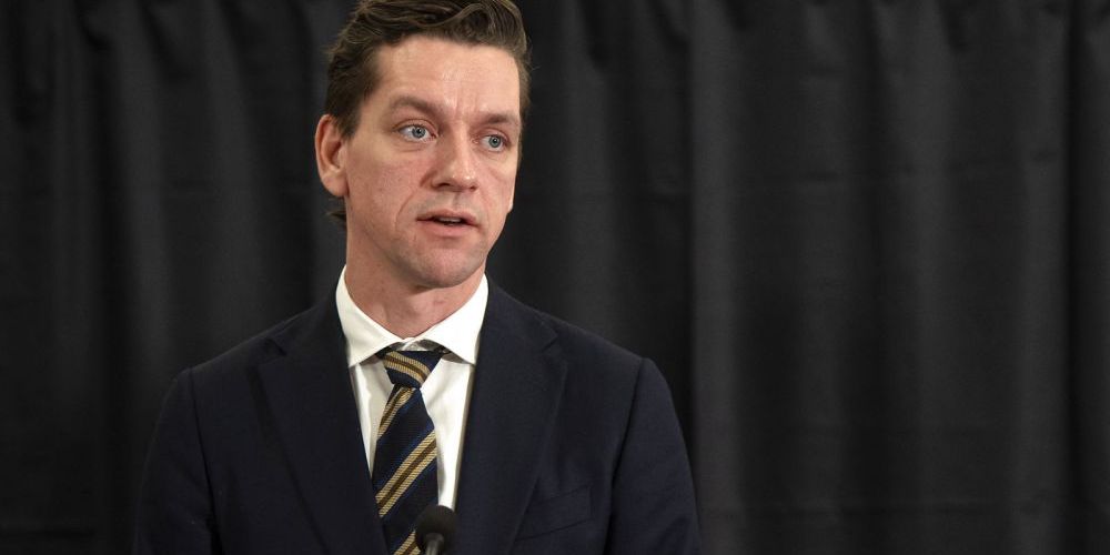 Indenrigs- og boligminister Kaare Dybvad Bek (S) går nu ind i debatten om borgerrådgiveres uafhængighed.