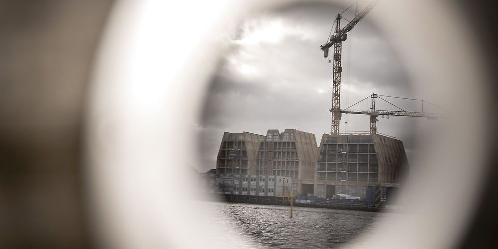 Det kan godt have lange udsigter, før kommunerne kan få bygget flere daginstitutioner, plejeboliger og skoler. Byggepriserne har ikke været højere i fem år.