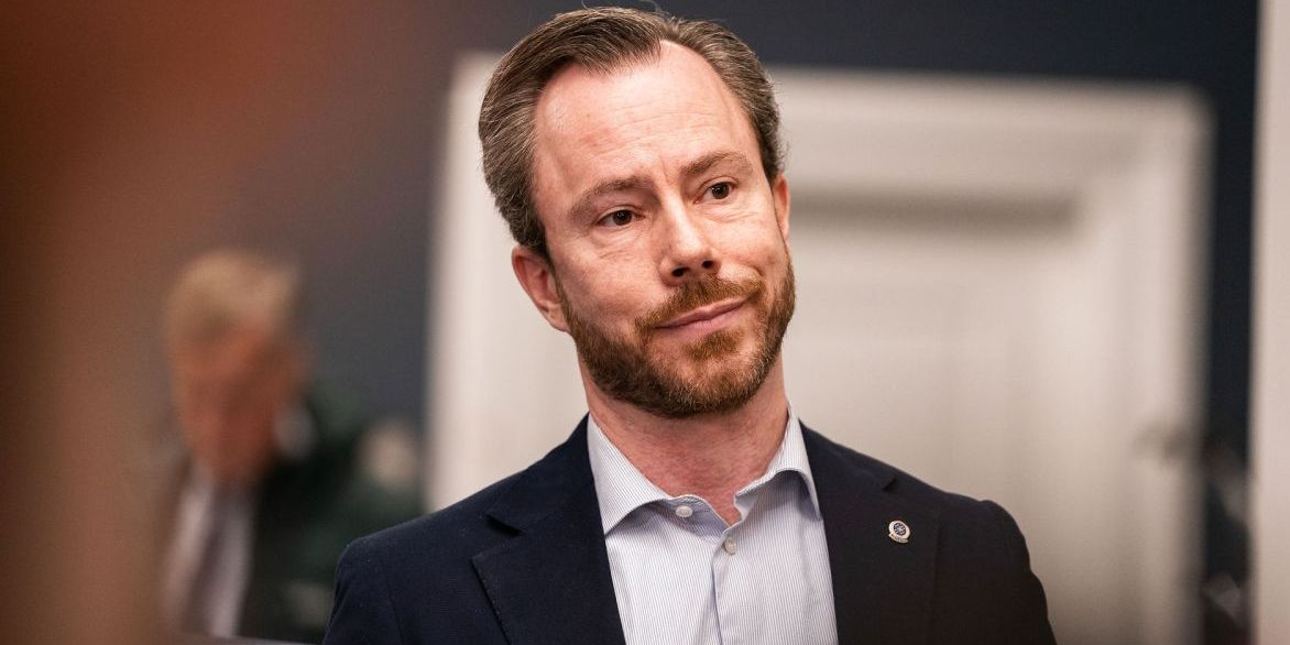(Arkiv) Venstres formand Jakob Ellemann-Jensen er løbende blevet orienteret om sagen mod Cecilia Lonning-Skovgaard (V) i København. Kun hun selv og Venstre kan beslutte, om Lonning-Skovgaard skal fortsætte på posten efter alvorlig kritik.
