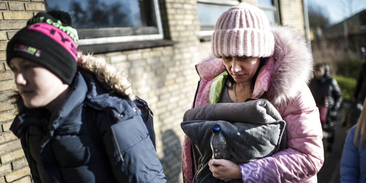 Ukrainske flygtninge ankom i går, torsdag, til Fyn. Kommunerne bliver nødt til at mande op, hvis der kommer tusindvis af ukrainske flygtninge, vurderer fagfolk.