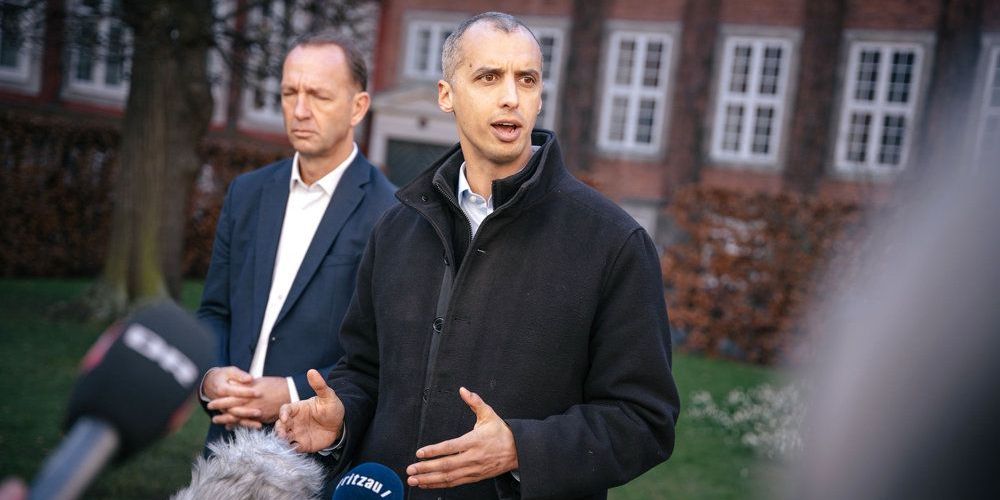 Udlændinge- og integrationsminister Mattias Tesfaye (S) kunne tidligere fredag fortælle, at regeringen arbejder på en særlov for ukrainere, der kommer til Danmark.