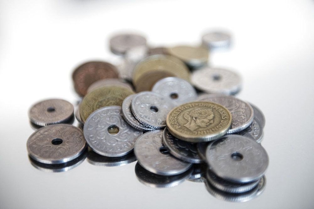 I Danmark indbetaler kvinder gennemsnitligt 43.191 kroner i pension om året, mens mænd indbetaler 52.447 kroner. (Arkivfoto).