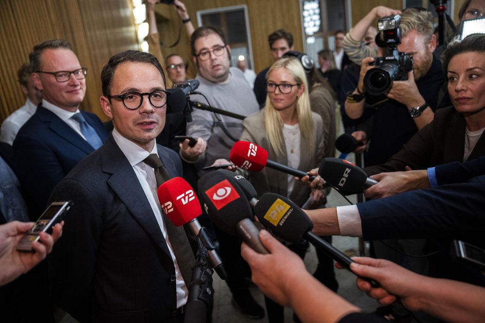 Simon Aggesen fik flest personlige stemmer, og De Konservative blev det største parti i Frederiksberg Kommune ved kommunalvalget i november, men han mistede alligevel sin borgmesterpost. På billedet taler han med pressen på valgnatten.
