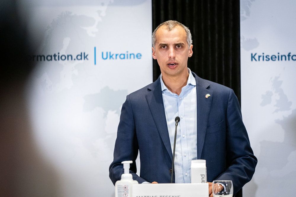 Udlændinge- og integrationsminister Mattias Tesfaye (S) er meget glad for, at den første flygtende ukrainer nu har fået opholdstilladelse efter ukrainerloven. (Arkivfoto)