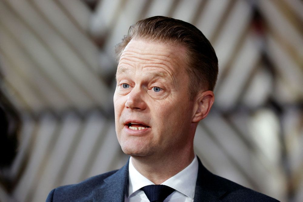 Udenrigsminister Jeppe Kofod (S) er mandag til møder i Bruxelles med sine udenrigsminister-kolleger.