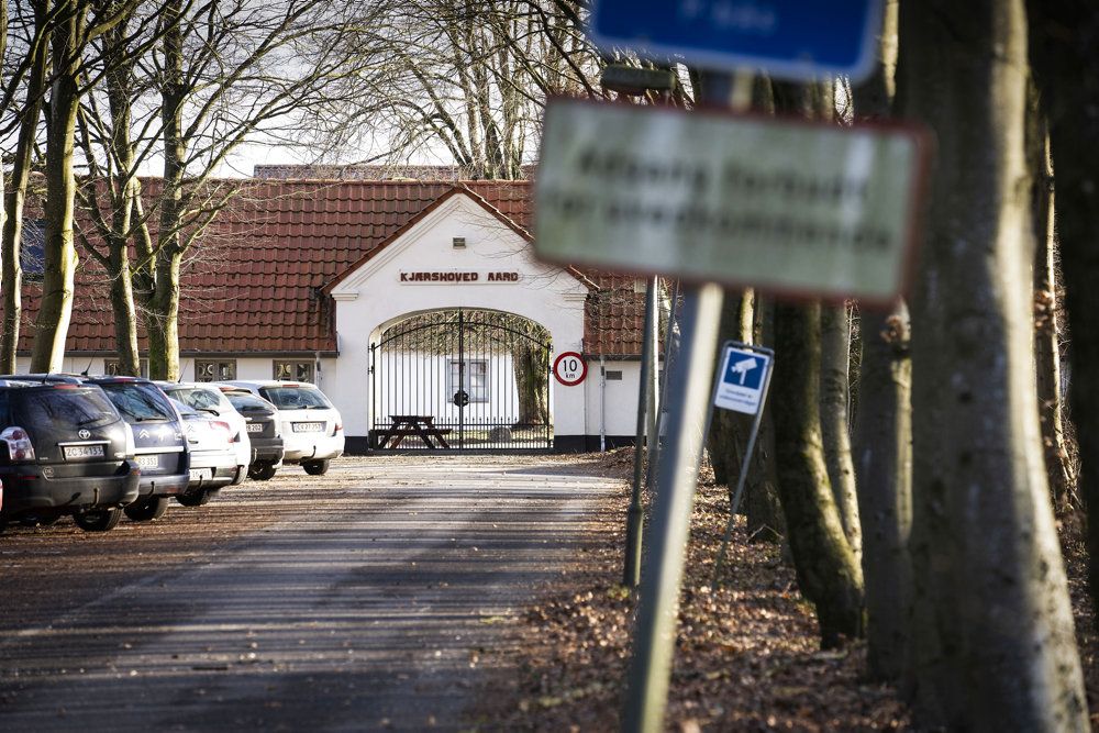 Naboerne til udrejsecenter Kærshovedgård ved Ikast skal ifølge udlændinge- og integrationsminister Mattias Tesfaye (S) tilbydes en økonomisk kompensation. (Arkivfoto).