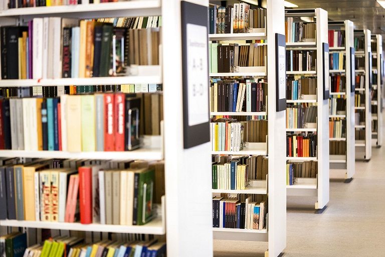 Et fald i materialebestanden på de københavnske biblioteker er sket samtidig med, at befolkningstallet er øget væsentligt de seneste ti år.