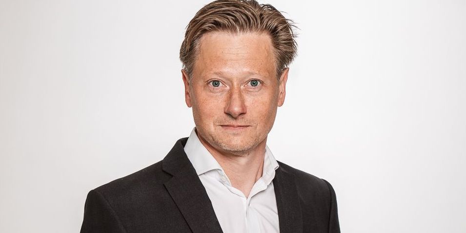 Modsat coronakrisen, som sendte ledigheden i vejret fra dag ét, er der ingen tegn på, at det sker på grund af krigen i Ukraine, vurderer cheføkonom i Dansk Metal, Erik Bjørsted.