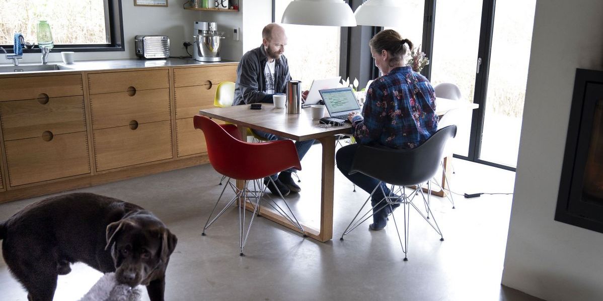 På grund af den aktuelle energisituation bør mange offentligt ansatte rykke hjem igen og arbejde derfra, mener fagforeningen ASE.