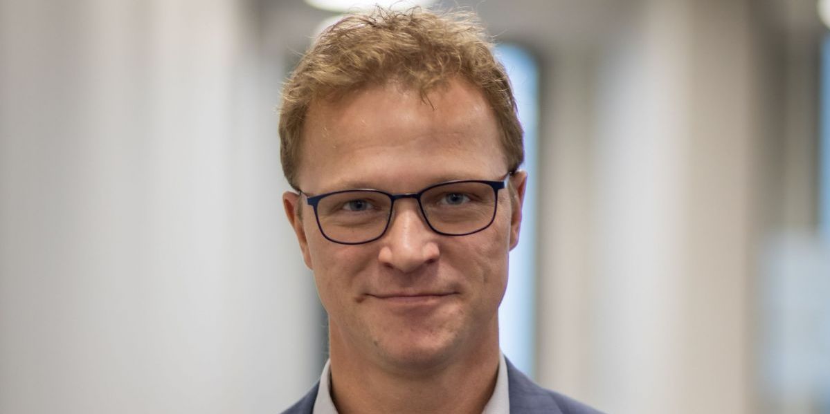 "Vi har store ambitioner, men ved også, at ting tager tid – så det er vigtigt, at vi får alle med," skriver borgmester Johannes Lundsfryd Jensen (S) om Middelfart Kommunes frikommuneforsøg på ældreområdet.