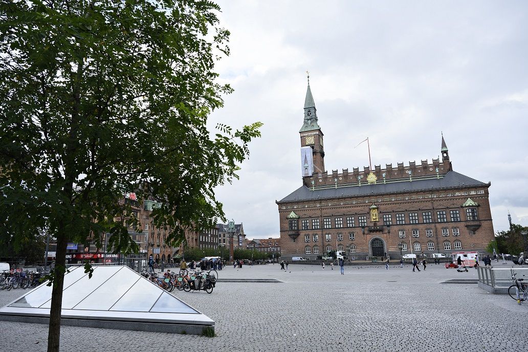 Et flertal i Københavns Kommune har besluttet at fordele penge fra en overførselssag og uddelt ubrugte midler fra kommunens regnskab for 2021.