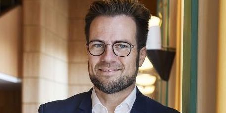 Nyslået formand for KL's arbejdsmarkedsudvalg foreslår regeringen at sætte jobcentrene fri, så de bedre kan tage sig af den store opgave med de tusindvis af ukrainske flygtninge.