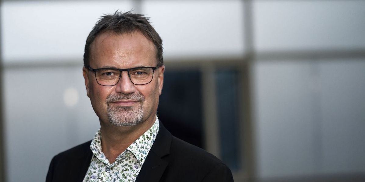 "Der må ikke være tvivl om, at økonomien er der til, at vi kan lave de rigtige løsninger og ikke bare de billigste løsninger," siger lærernes formand Gordon Ørskov Madsen i kritik af ny politisk aftale om skoletilbud til flygtningebørn.