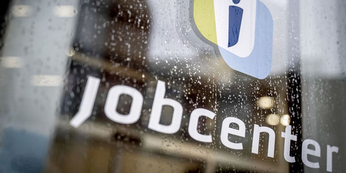 Dansk Arbejdsgiverforening undrer sig højlydt over, at 2000 kontanthjælpsmodtagere - kategoriseret af jobcentre som 'ikke jobparate' - kom i job i løbet af to måneder.