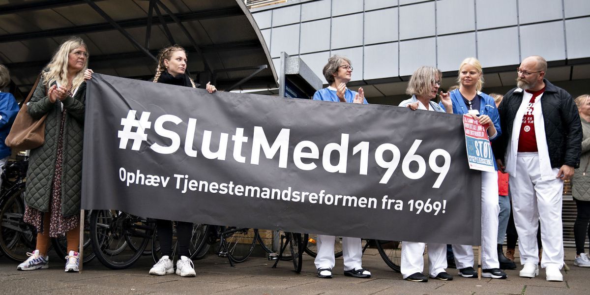 Sygeplejerskernes strejke og efterfølgende ulovlige arbejdsnedlæggelser førte i 2021 til et meget stort antal tabte arbejdstimer i det offentlige.