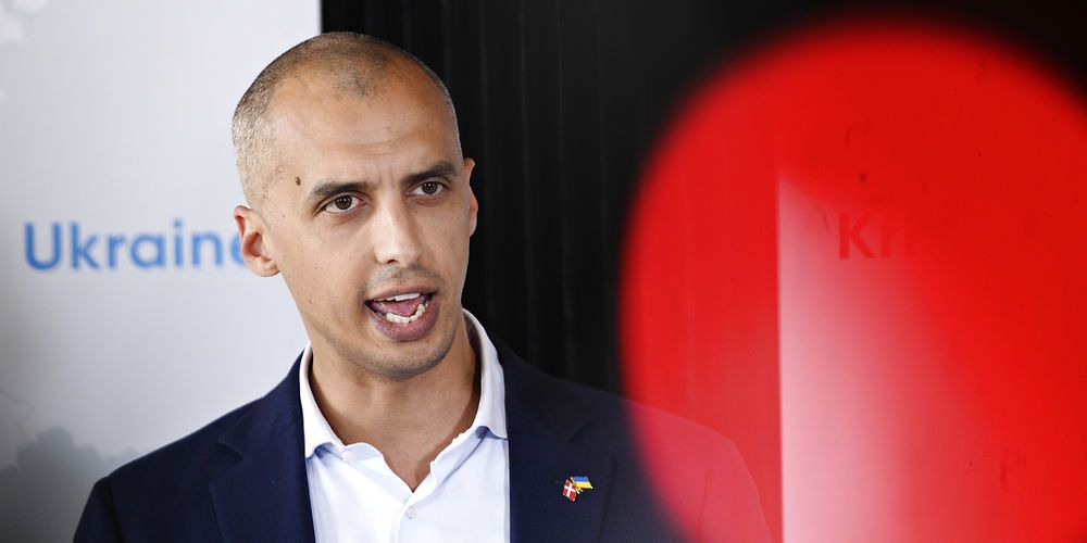 Mattias Tesfaye (S), integrations- og udlændingeminister, til et pressemøde den 25. marts, hvor han meldte ud, at det er muligt, at der kommer 100.000 ukrainske flygtninge til landet. Dengang forholdt ministeren sig dog ikke til, hvordan kommunerne skulle sørge for kostpenge til de mange flygtninge efter 4. april.