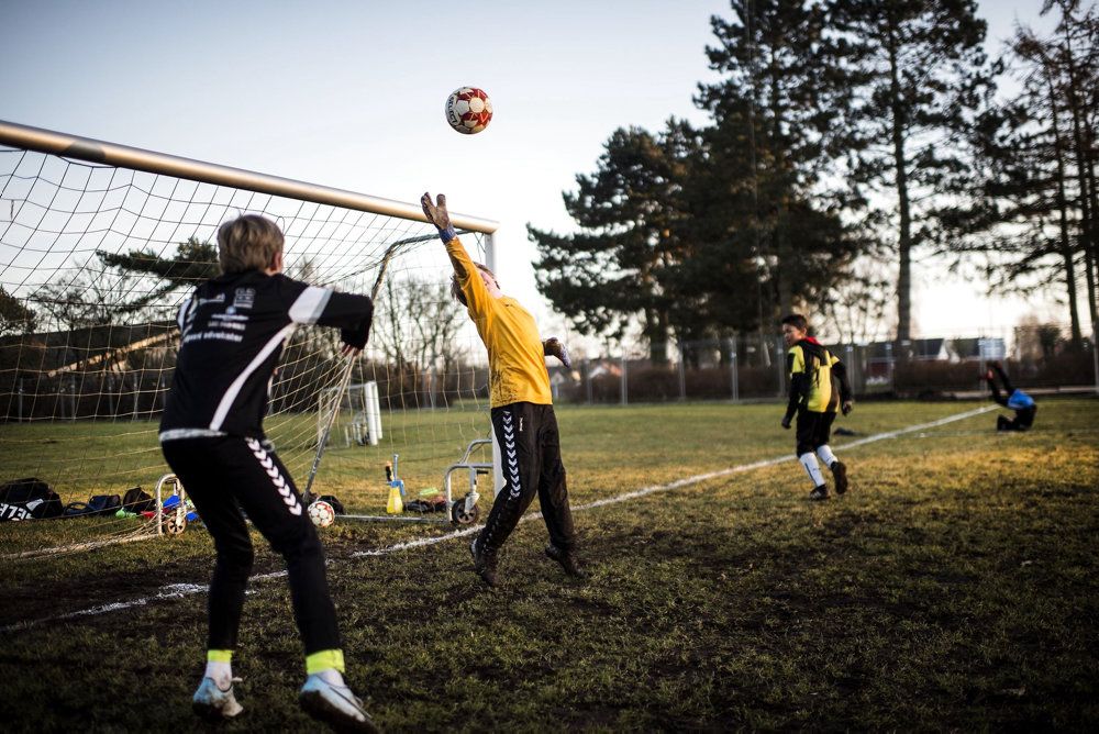 Kommunerne efterlyser ret til at bede om en børneattest hos borgere, der huser ukrainske børnefamilier. Kravet stilles til mange andre, der omgås børn, for eksempel fodboldtrænere. (Arkivfoto).